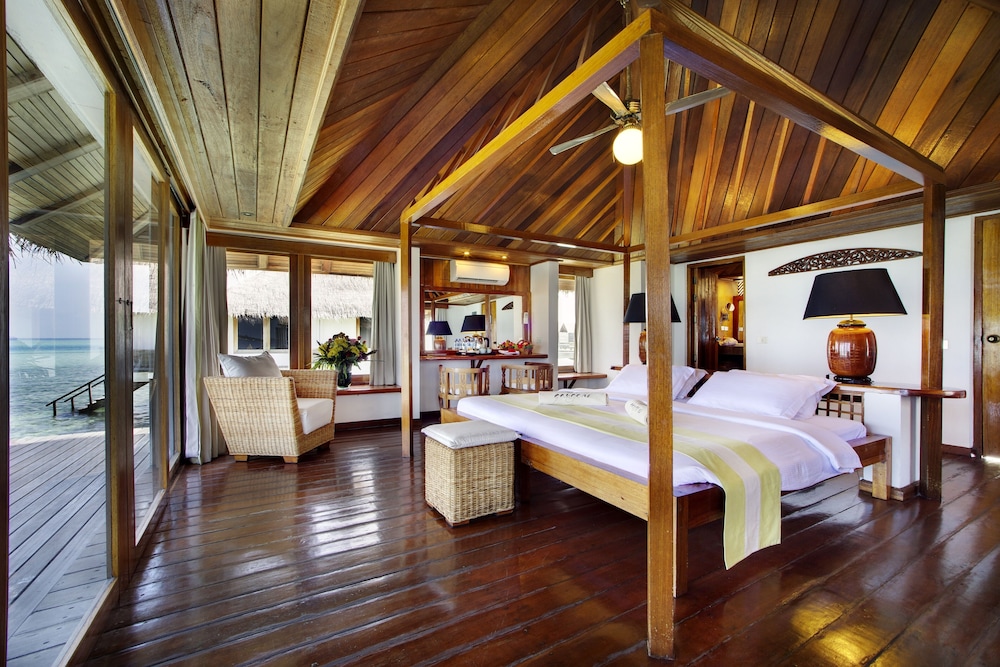 Villa, Overwater photo 1