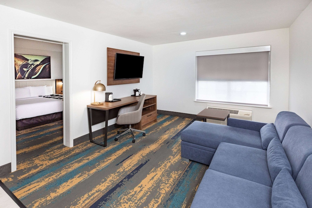 Deluxe Apartment, 1 King Bed, Non Smoking - Photo 1