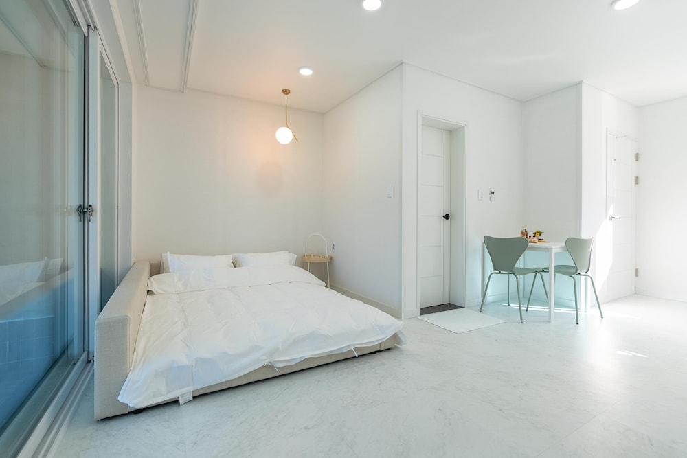 Basic Room, 1 Bedroom (Premier Queen Bad(random)) - Photo 1