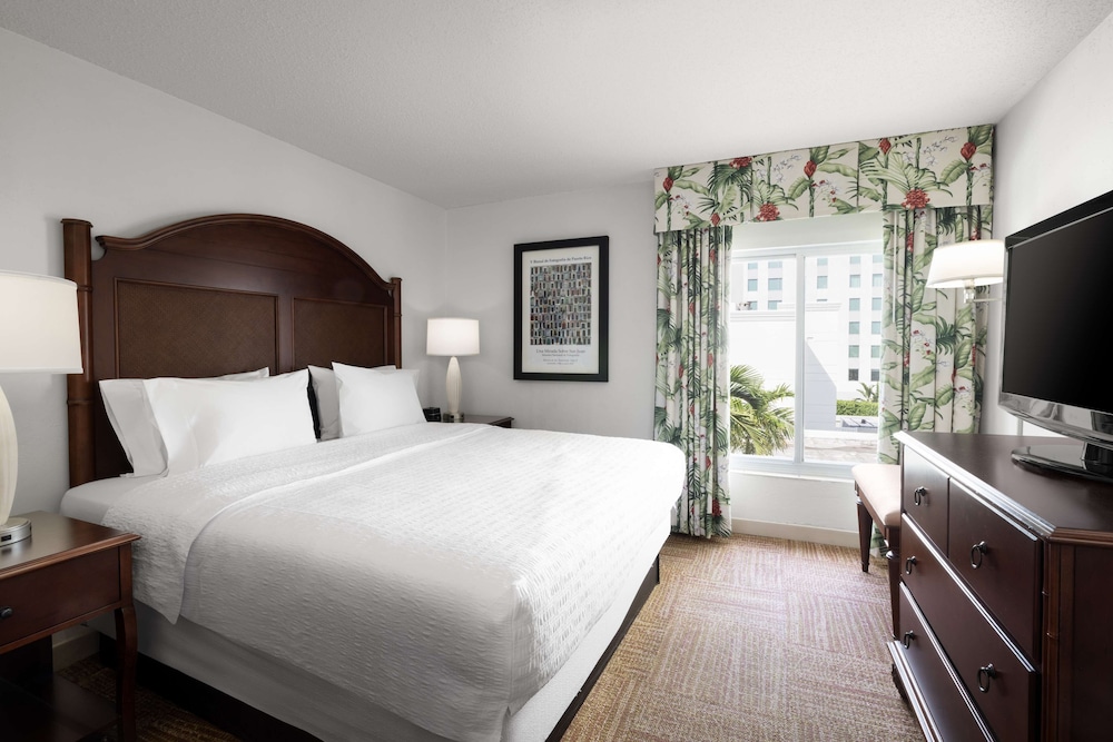 Standard Room, 1 King Bed, Accessible, Non Smoking (Roll-in Shower) - Photo 1