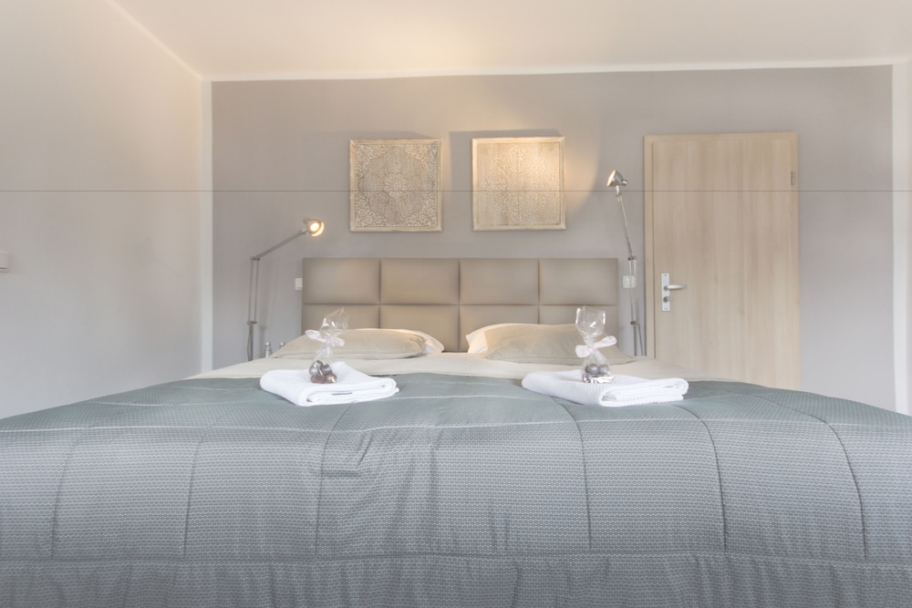 Standard Room, 1 King Bed, Non Smoking, City View photo 3