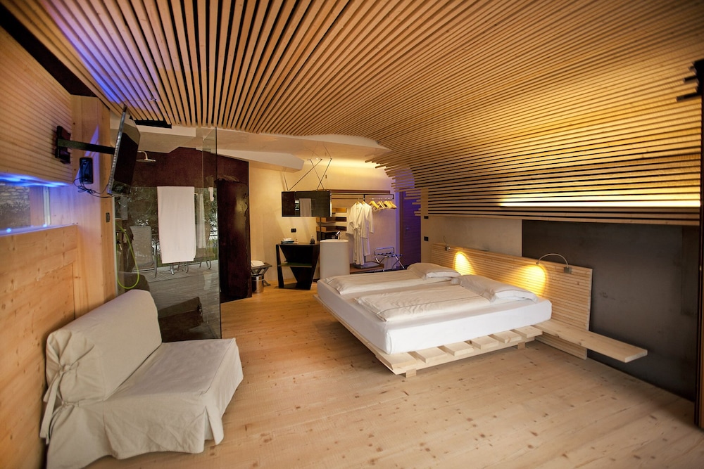 Bellevue Suite, Balcony, Lake View