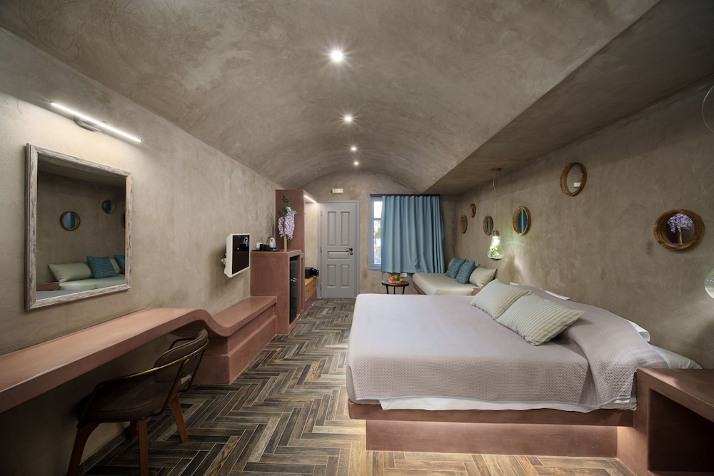 Double Room, 1 Queen Bed (No Balcony)