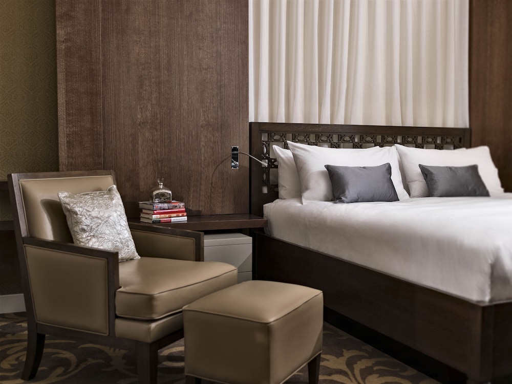 Classic Room, 1 King Bed, Balcony - Photo 2