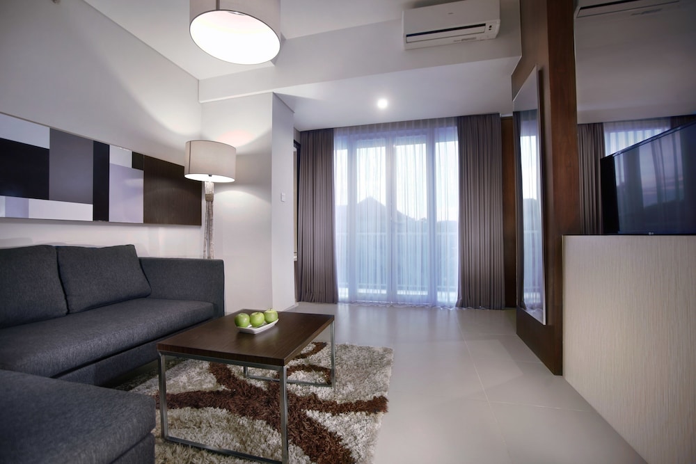 Suite - Photo 3