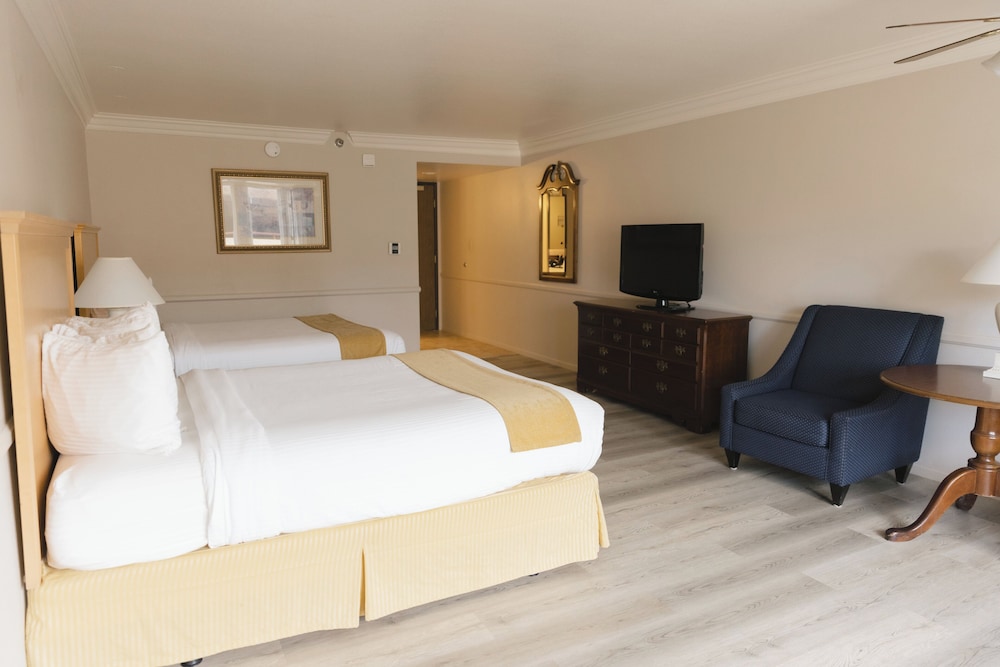 Executive Room, 2 Queen Beds, Tower - Photo 3