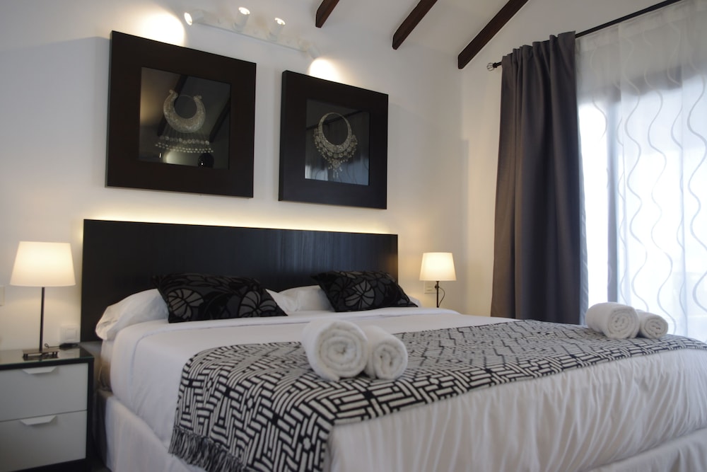 Superior Suite, 1 Queen Bed, Terrace (Black)