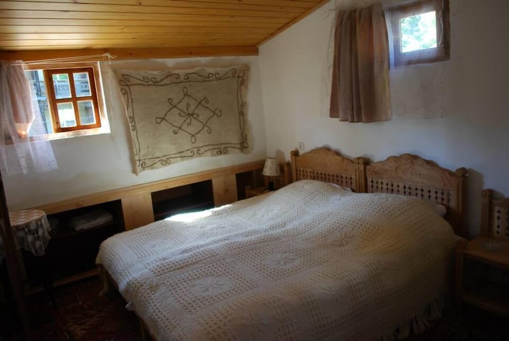 Standard Double Room, Shared Bathroom photo 2