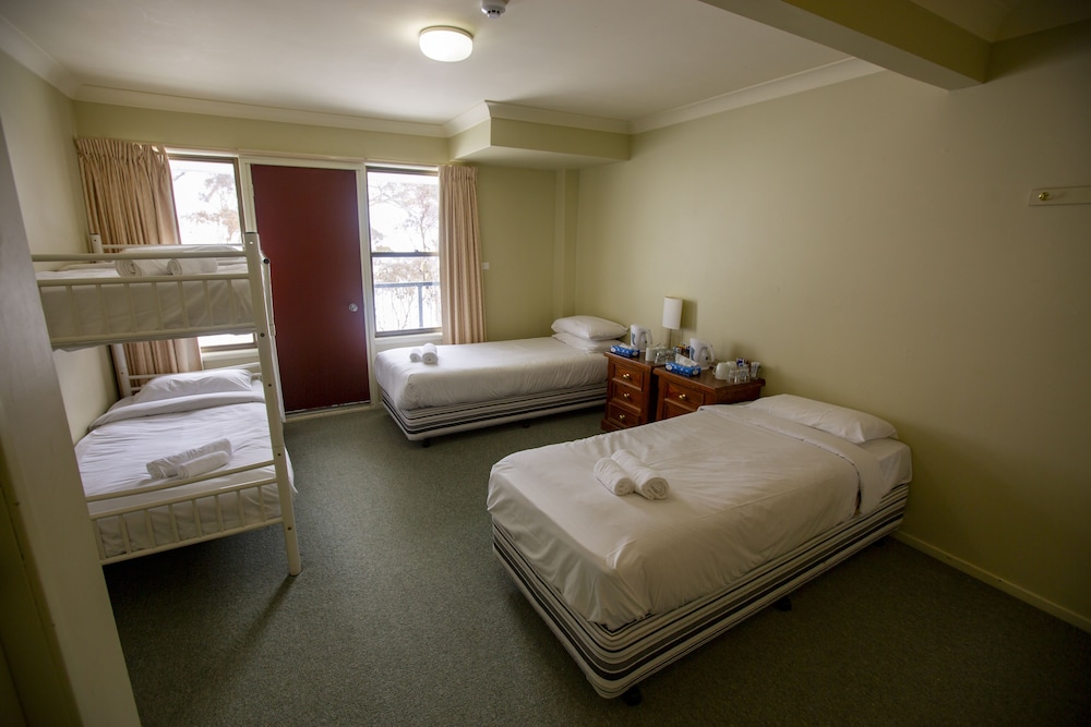 Economy Quadruple Room photo 2