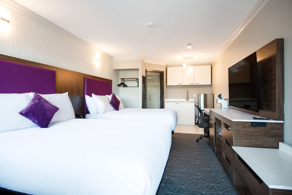 Room, 2 Queen Beds, Kitchenette photo 1