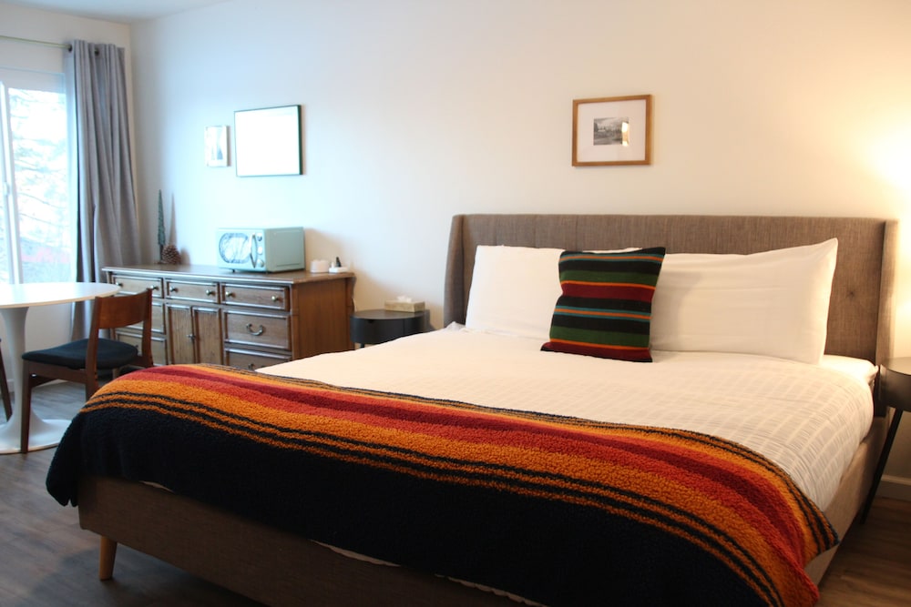 Premium Room, 1 King Bed with Sofa bed photo 2