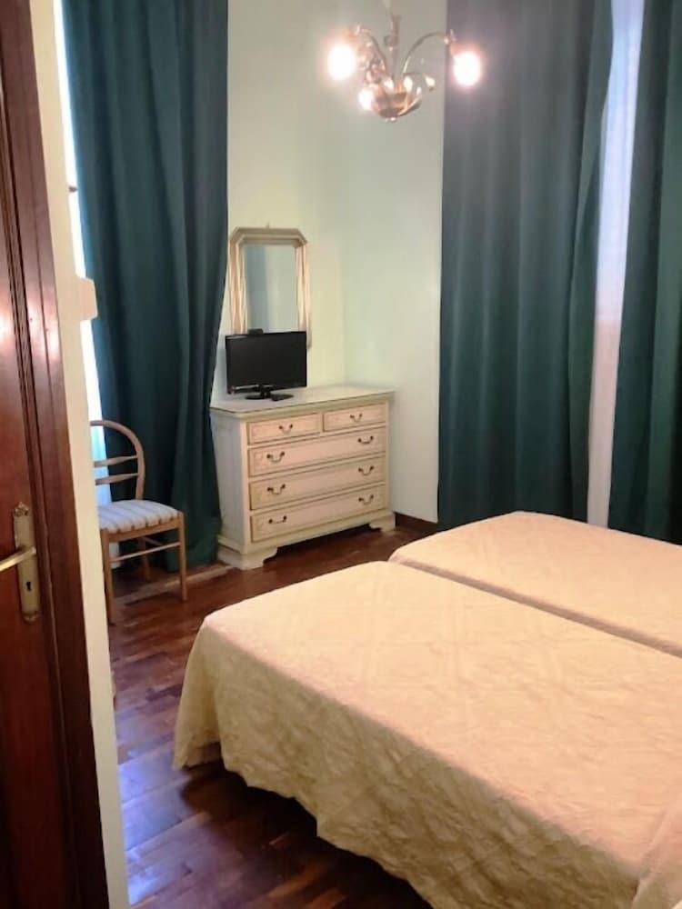 Family Quadruple Room photo 2