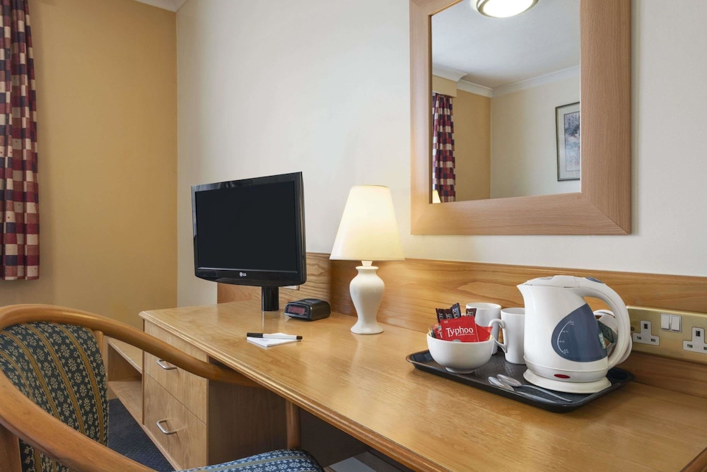 Room, 2 Double Beds, Non Smoking - Photo 4
