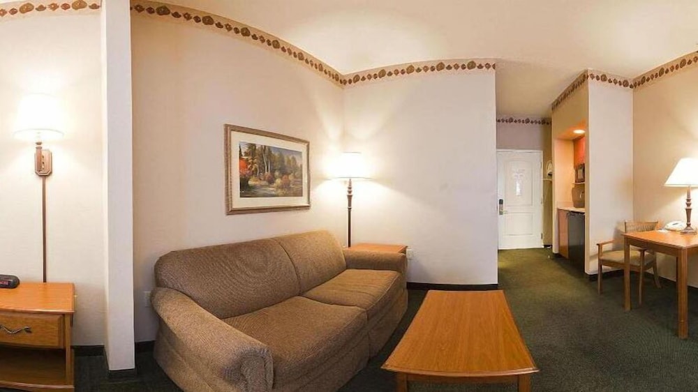 Suite, 1 King Bed with Sofa bed - Photo 3