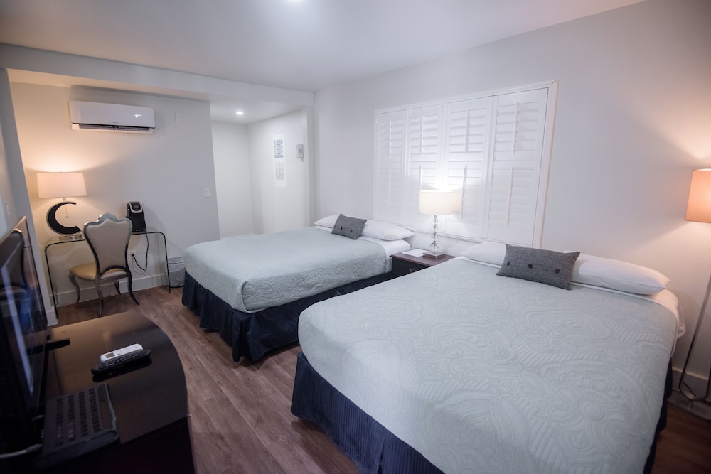 Deluxe Room, 2 Queen Beds photo 2