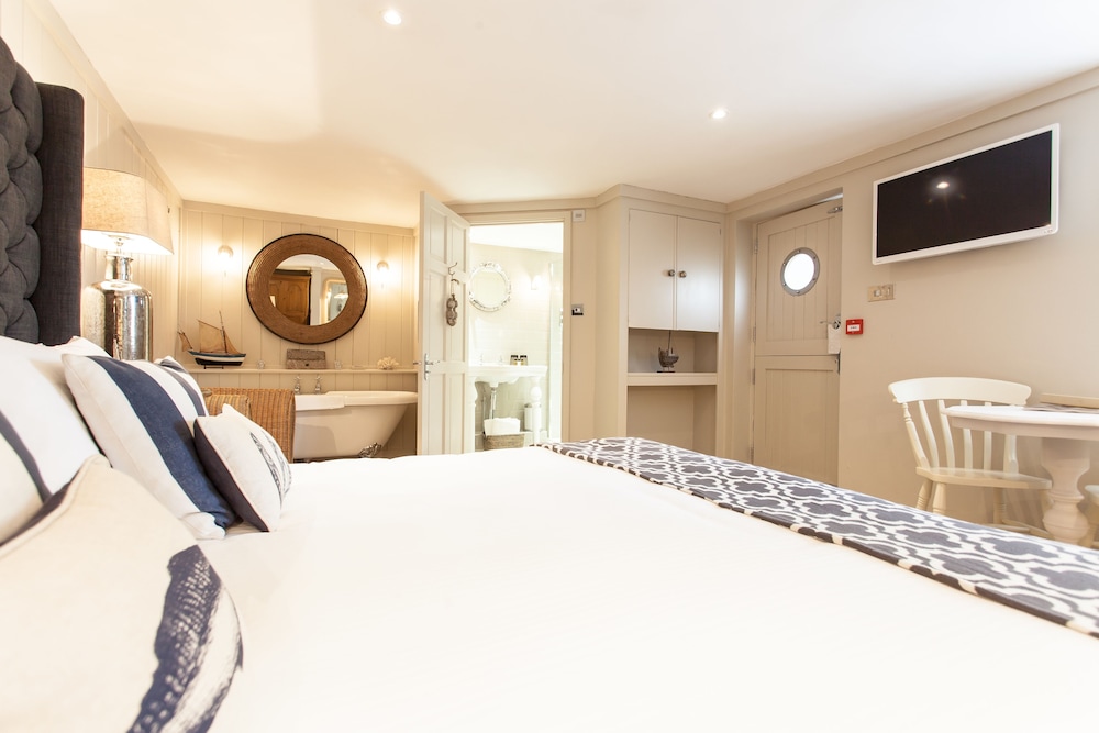 Deluxe Room, 1 King Bed (Boat House) photo 2
