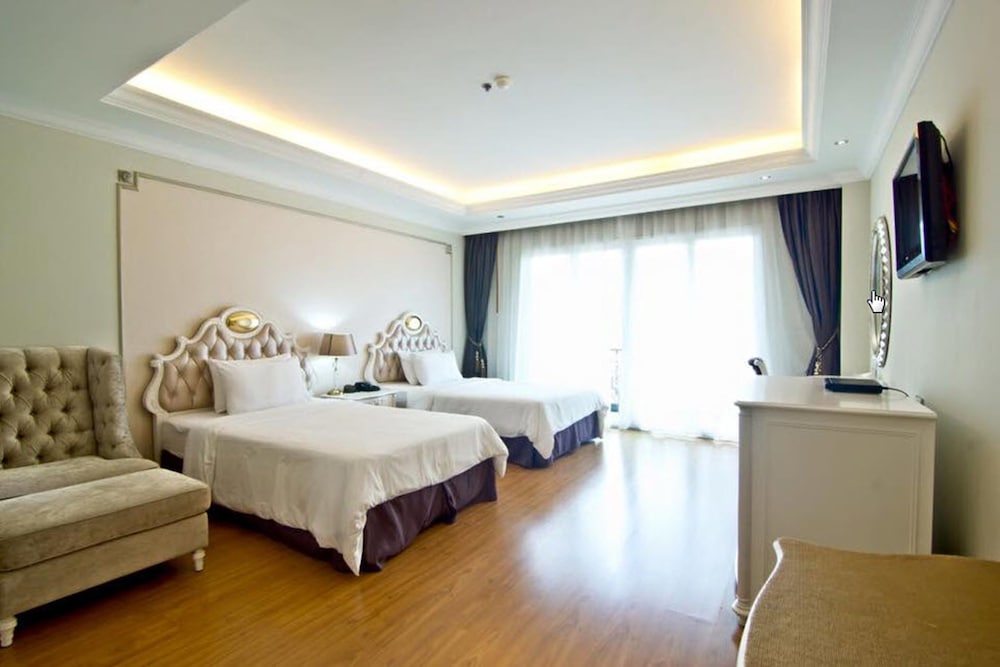 Suite, 1 Bedroom - Photo 3