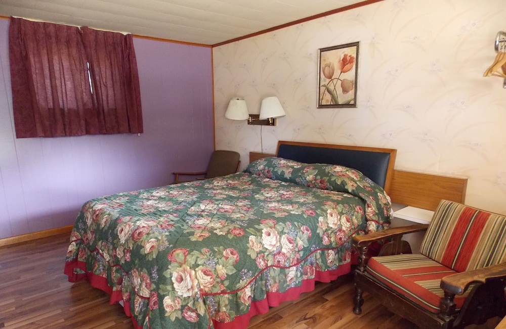 Standard Room, 1 Queen Bed, Smoking photo 2