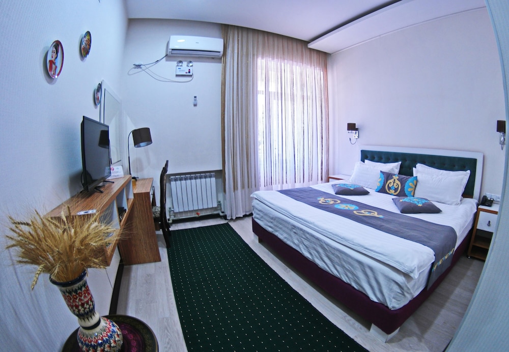 Comfort Room, 1 King Bed photo 3