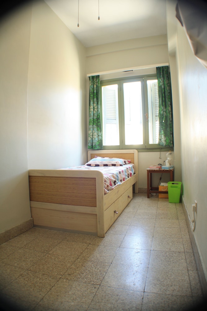 Single Room, Shared Bathroom, City View (Jimi Hendrix) photo 2