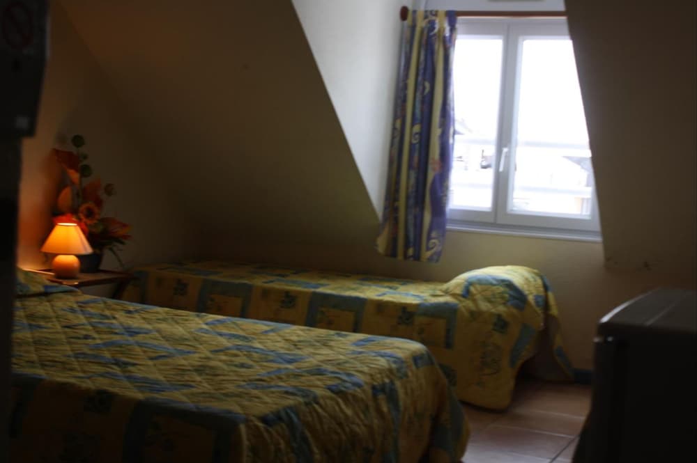 Triple Room (Optional 1 Additional Single Bed)
