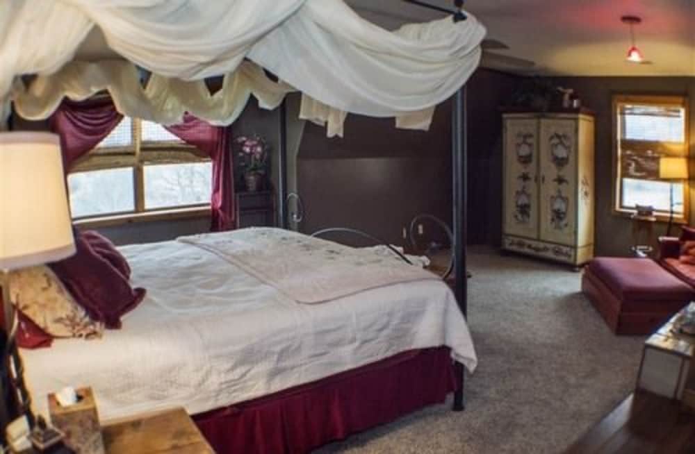 Room, Private Bathroom (Claret Room) photo 1