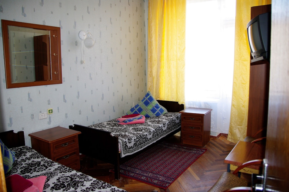 Economy Twin Room, Shared Bathroom