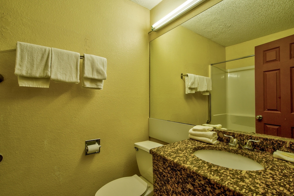 Standard Room, 2 Queen Beds photo 1