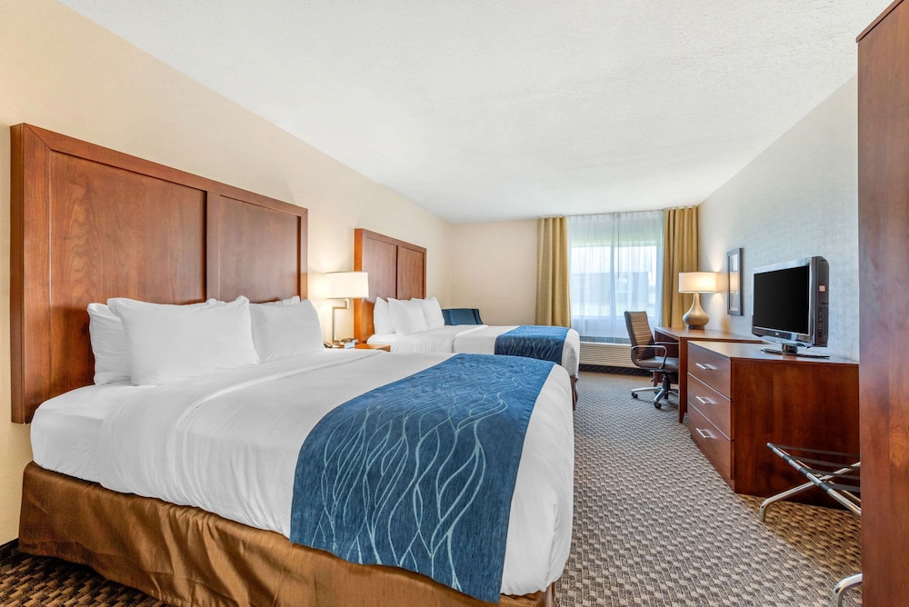 Standard Room, 2 Queen Beds, Non Smoking - Photo 3