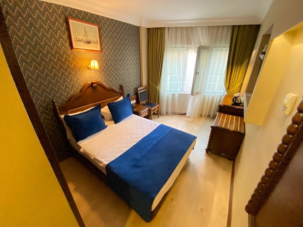 Classic Quadruple Room photo 3