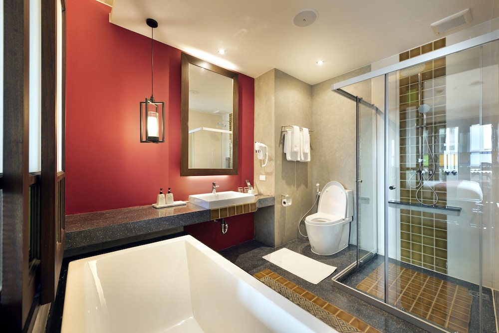 Deluxe Room, 1 King Bed, Pool View - Photo 5