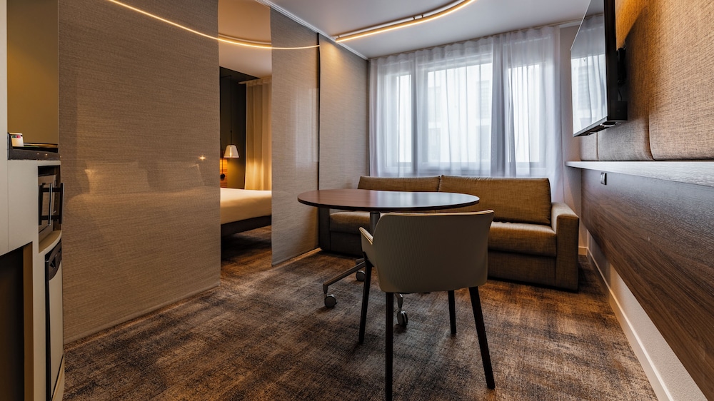 Executive Suite, 1 King size bed and 1 double sofa bed - Photo 2