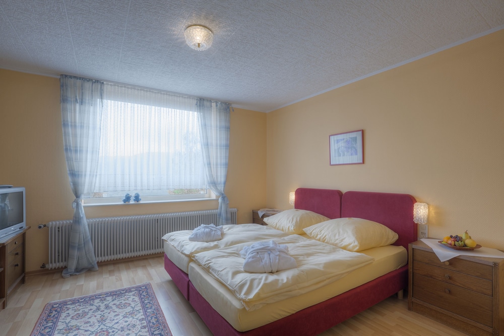 Single Room, south side, no balcony photo 2