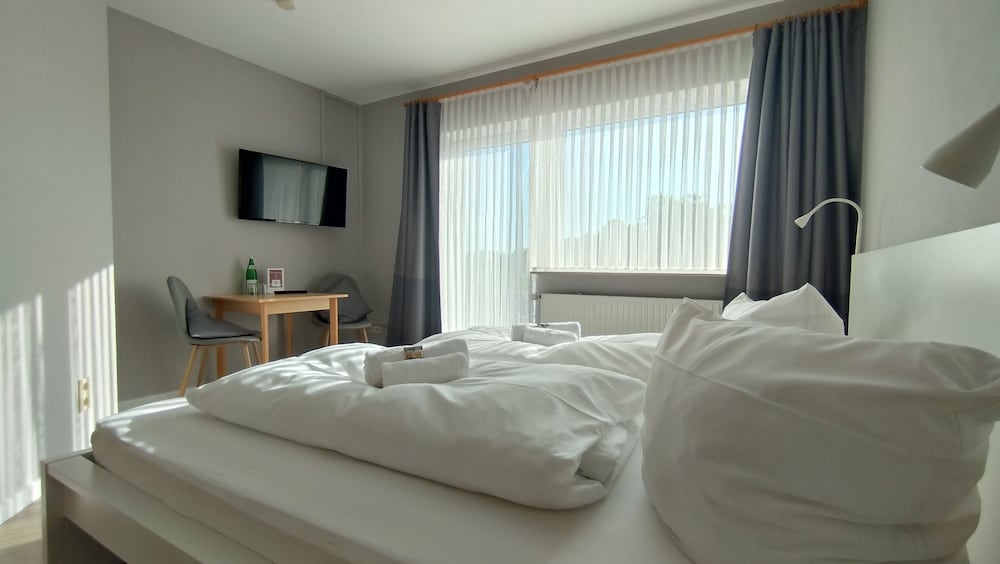 Classic Double Room, 1 King Bed photo 3