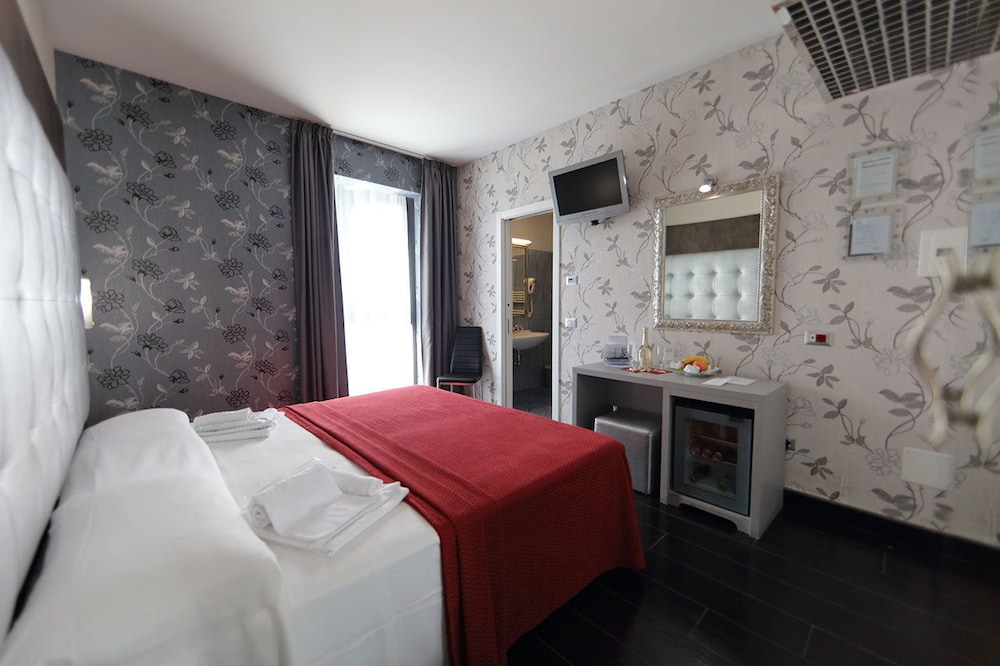 Double or Twin Room - Photo 4