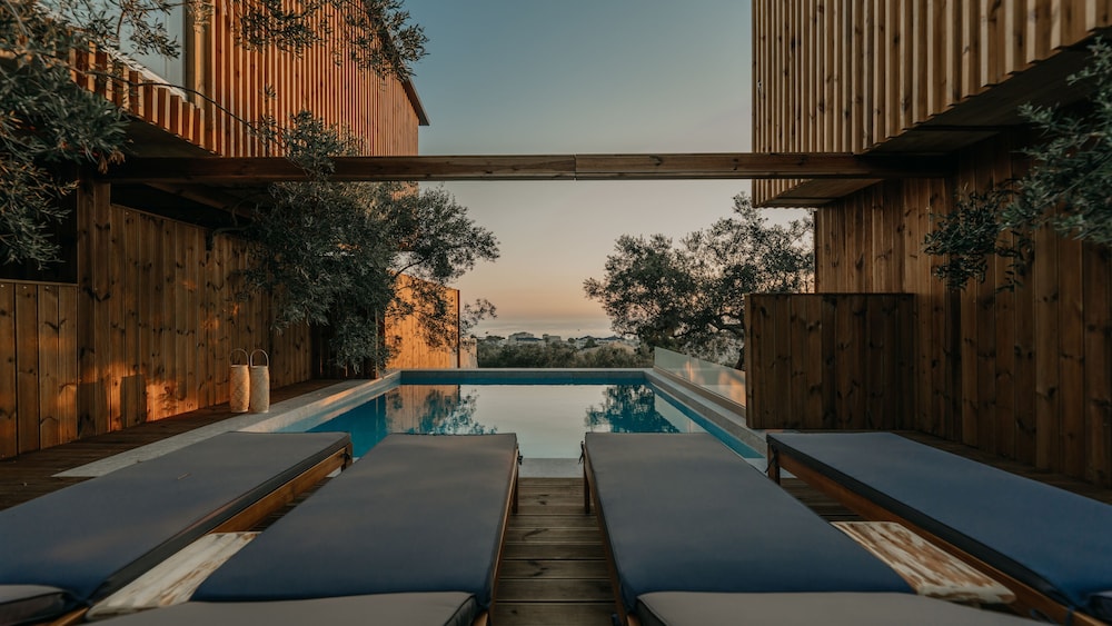 Tree House, Private Pool photo 3