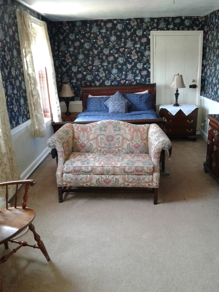 Walley 302 Queen Bed Spacious