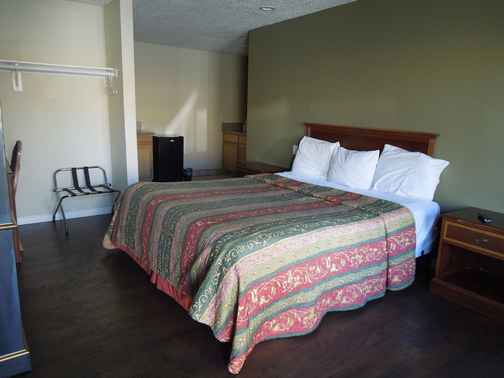 Standard Room, 2 Queen Beds, Non Smoking photo 3