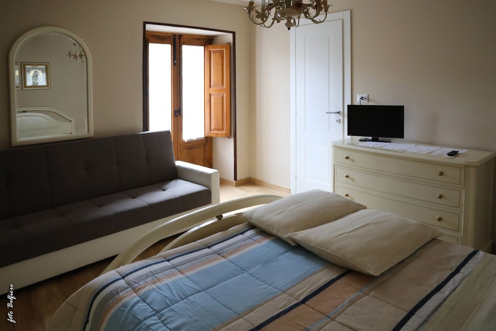 Triple Room, 1 Queen Bed with Sofa bed (Eleonora d'Angiò) photo 2