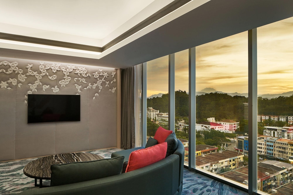 Club Suite, 1 Bedroom, Non Smoking, City View - Photo 5