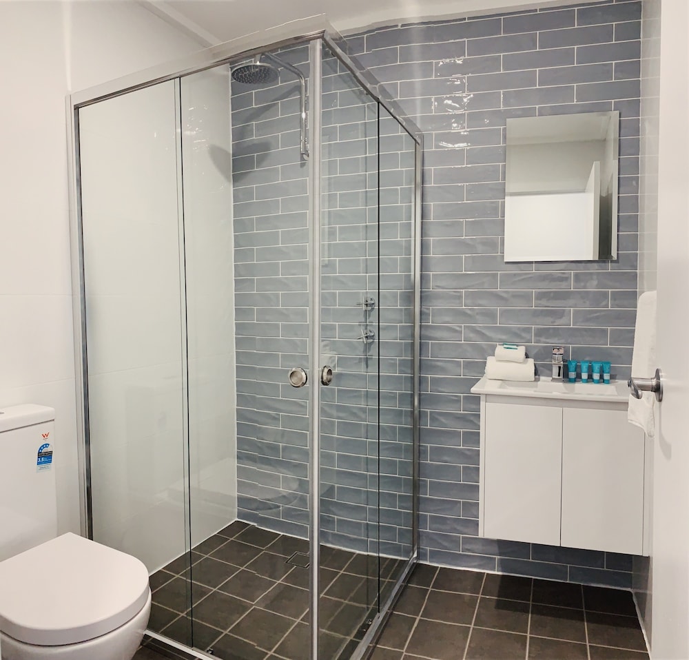 Superior Bayview Two Bedroom Apartment with Balcony photo 3