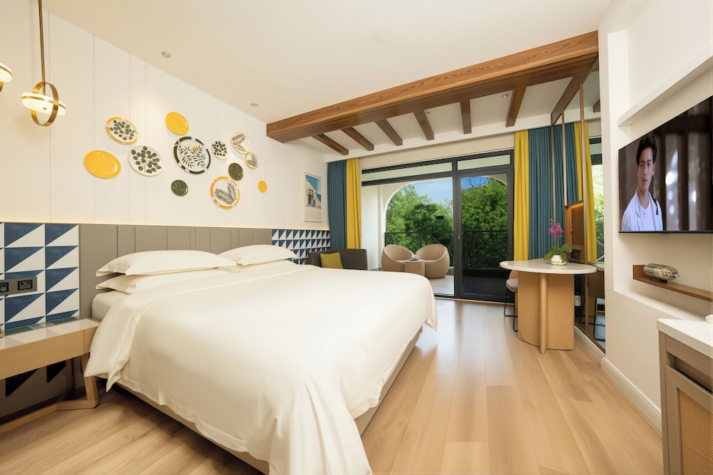 Riverside Double Room with Balcony photo 1