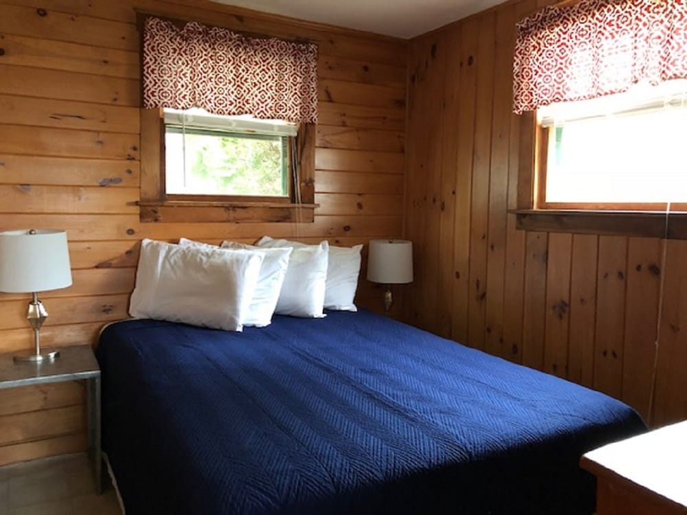 Standard Cottage, 2 Bedrooms, Balcony, Lake View (Cottage 15 or 16) photo 1