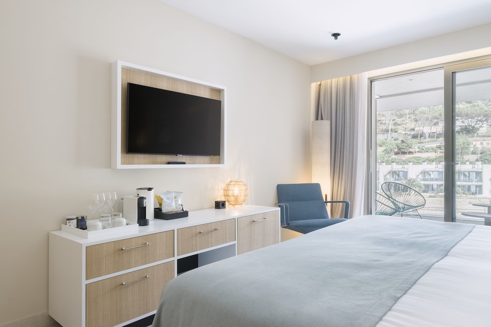 Signature Double Room, Balcony, Partial Sea View