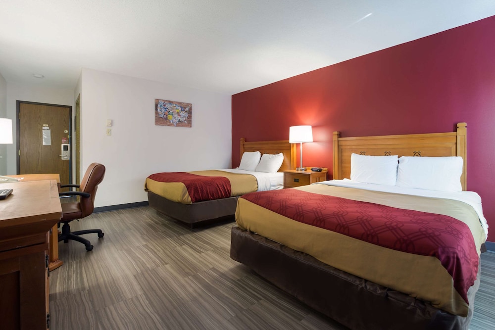 Room, 2 Queen Beds, Non Smoking - Photo 2