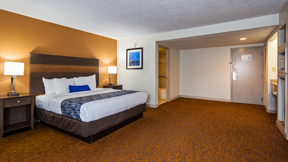 Suite, 1 King Bed, Non Smoking, Refrigerator & Microwave