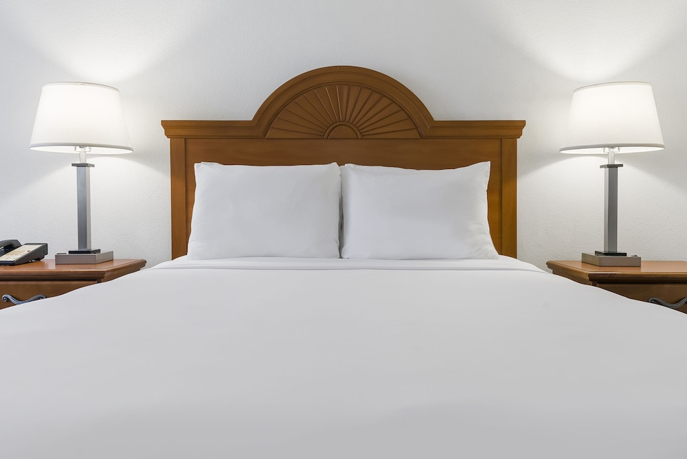 Standard Queen Room, Accessible - Photo 2