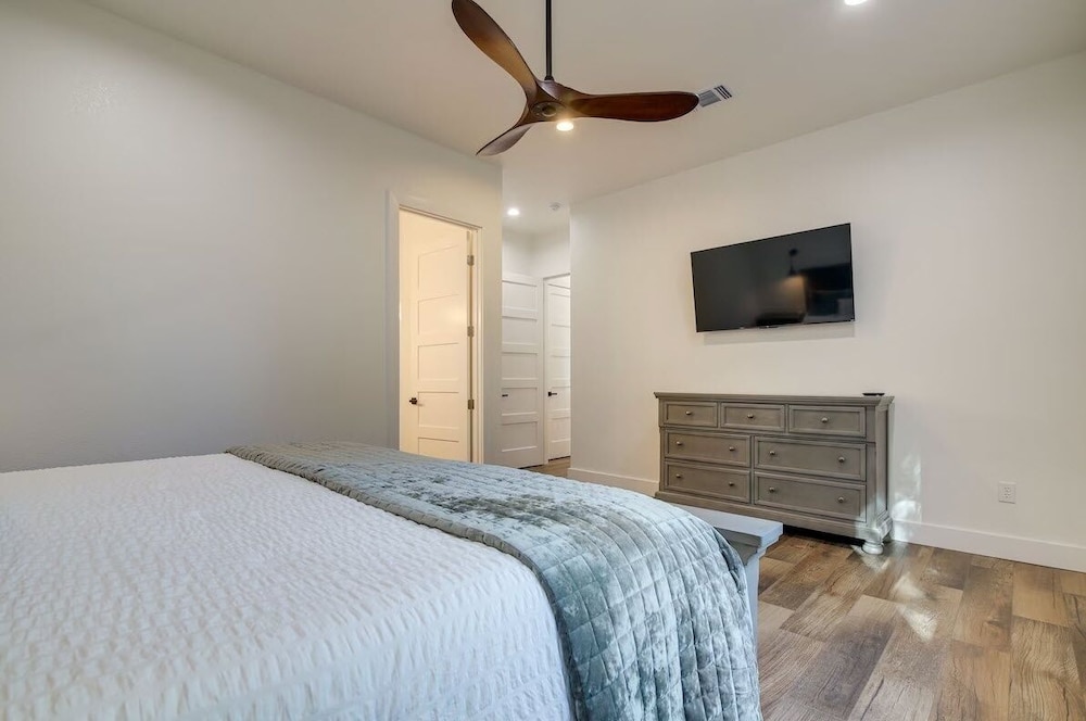 House, 4 Bedrooms photo 2