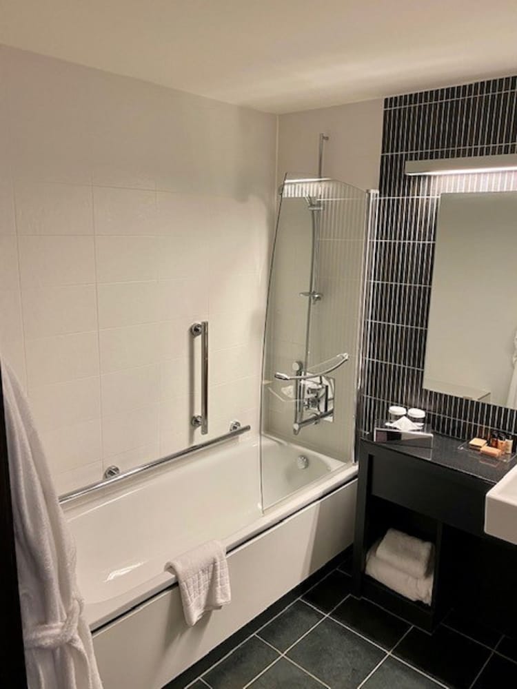 Standard Room, 1 Double Bed, Accessible - Photo 3