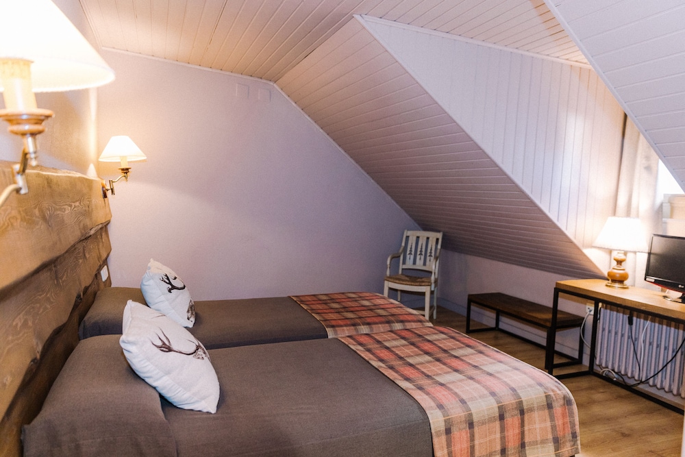 Small attic double room - Photo 5